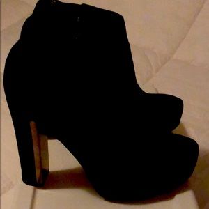 Guess suede bootie with platform